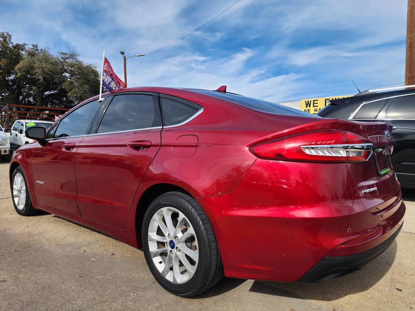 2019 RED Ford Fusion Hybrid SE (3FA6P0LU7KR) , AUTO transmission, located at 2660 S.Garland Avenue, Garland, TX, 75041, (469) 298-3118, 32.885551, -96.655602 - Welcome to DallasAutos4Less, one of the Premier BUY HERE PAY HERE Dealers in the North Dallas Area. We specialize in financing to people with NO CREDIT or BAD CREDIT. We need proof of income, proof of residence, and a ID. Come buy your new car from us today!! This is a 2019 FORD FUSION SE HYBRID - Photo#5